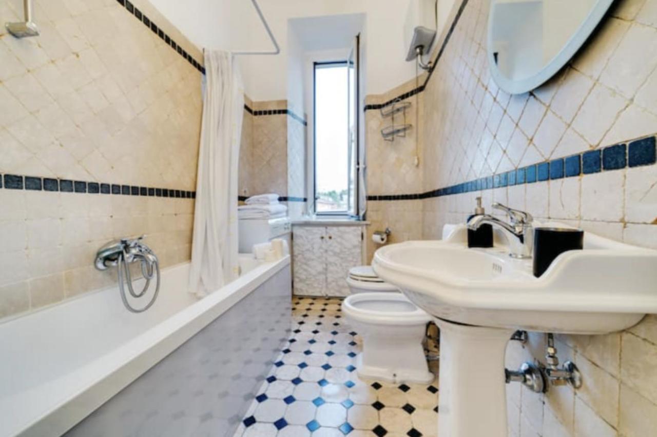 Sunny Flat In Elegant Building Close To Colosseum Roma Ngoại thất bức ảnh