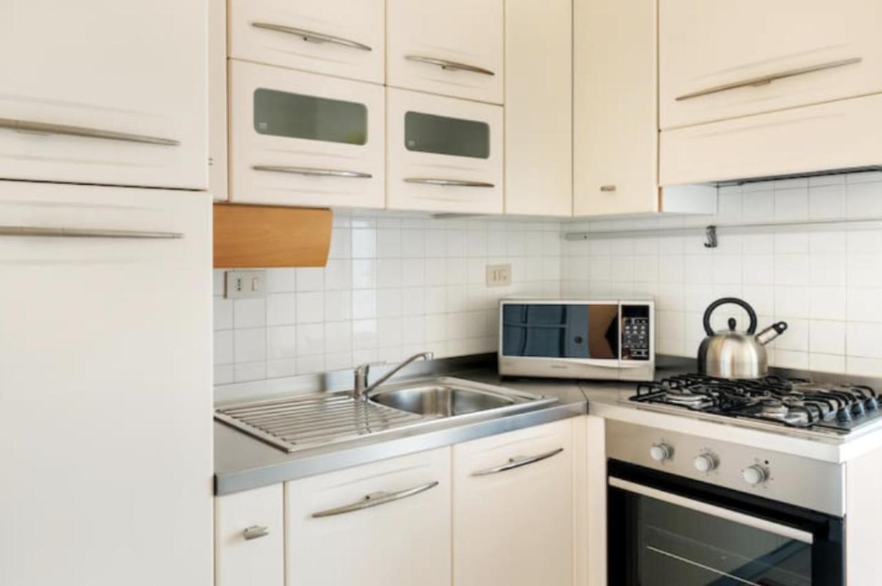 Sunny Flat In Elegant Building Close To Colosseum Roma Ngoại thất bức ảnh