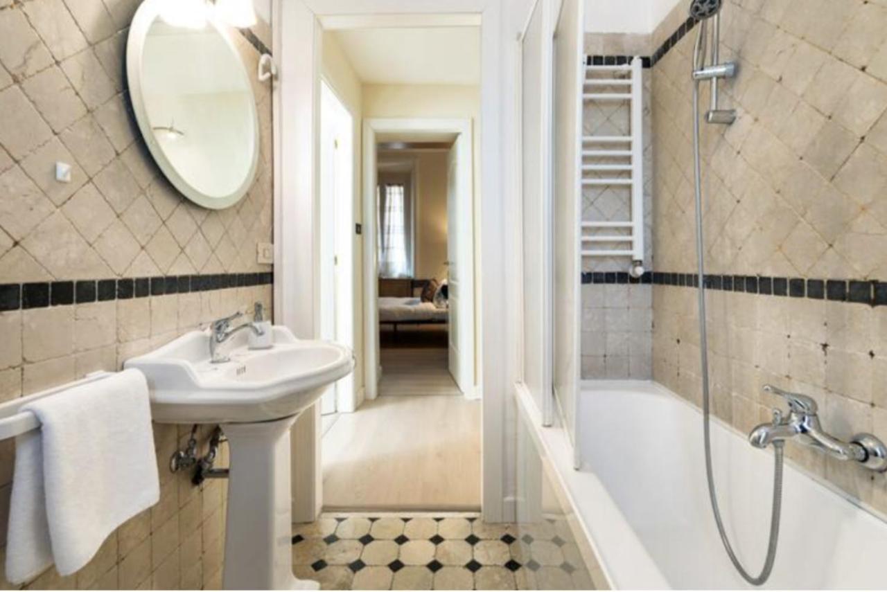 Sunny Flat In Elegant Building Close To Colosseum Roma Ngoại thất bức ảnh